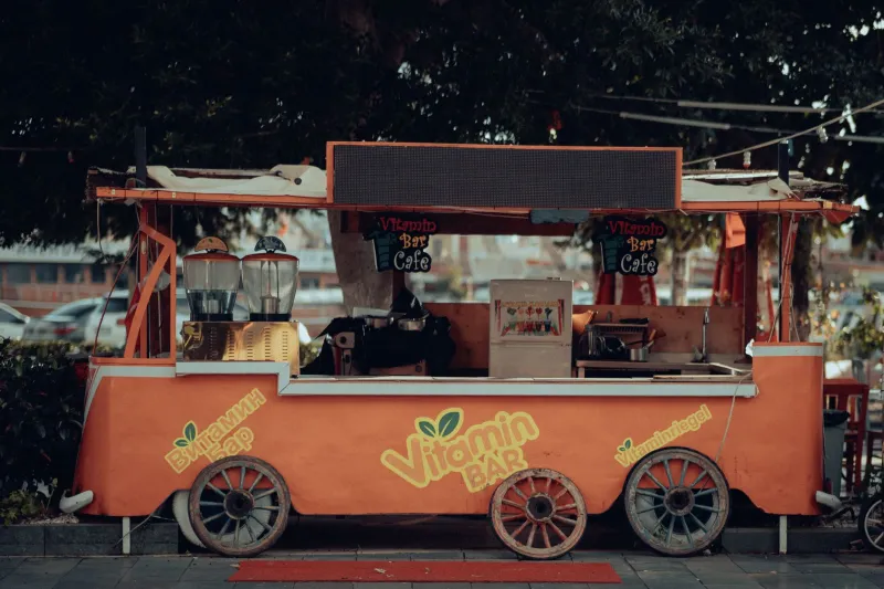 The Corner Vendors Who Fed American Cities — Until Someone Made Them Disappear